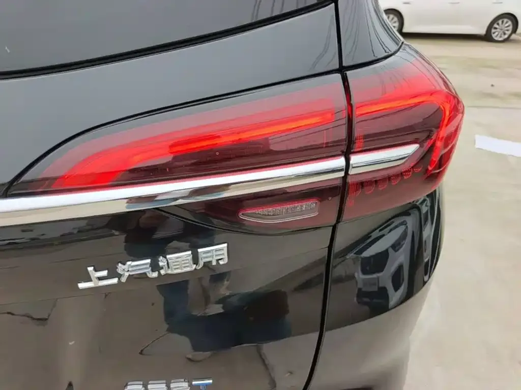 Buick Envision Plus — фото 2