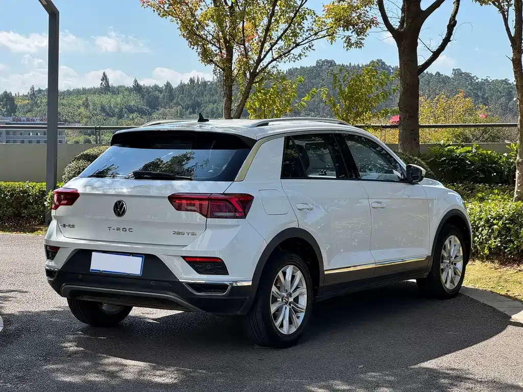 Volkswagen T-Roc — фото 9