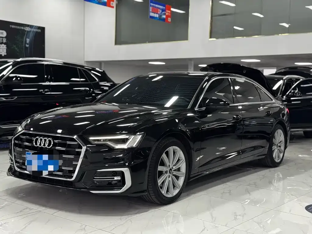 Audi A6L — фото 1