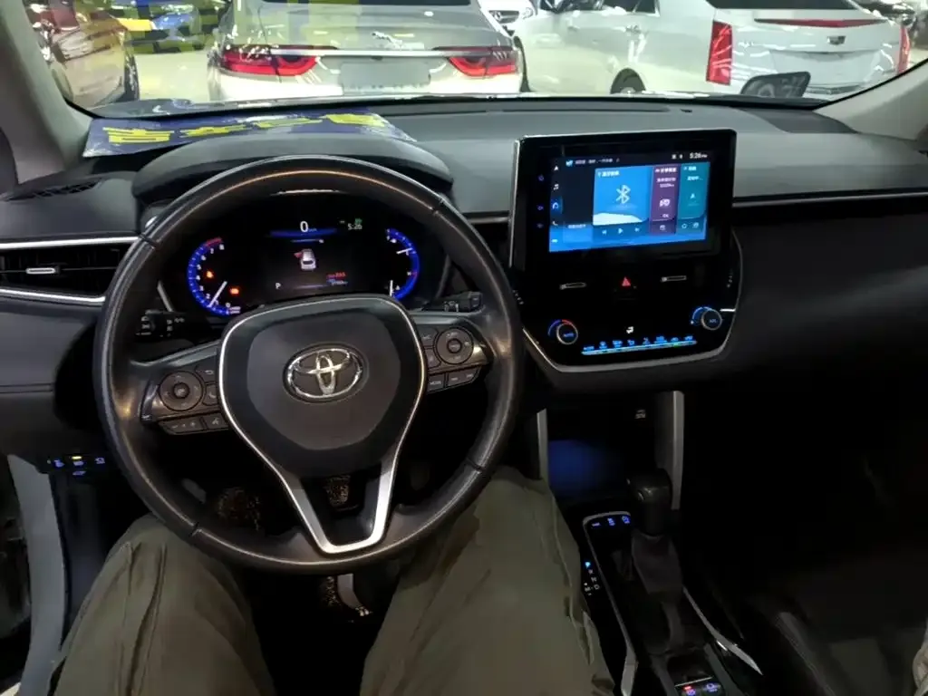 Toyota Corolla Cross — фото 9