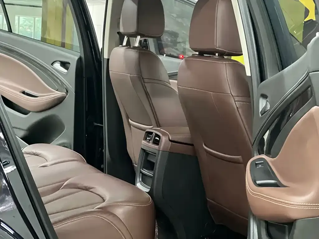 Buick Envision Plus — фото 4