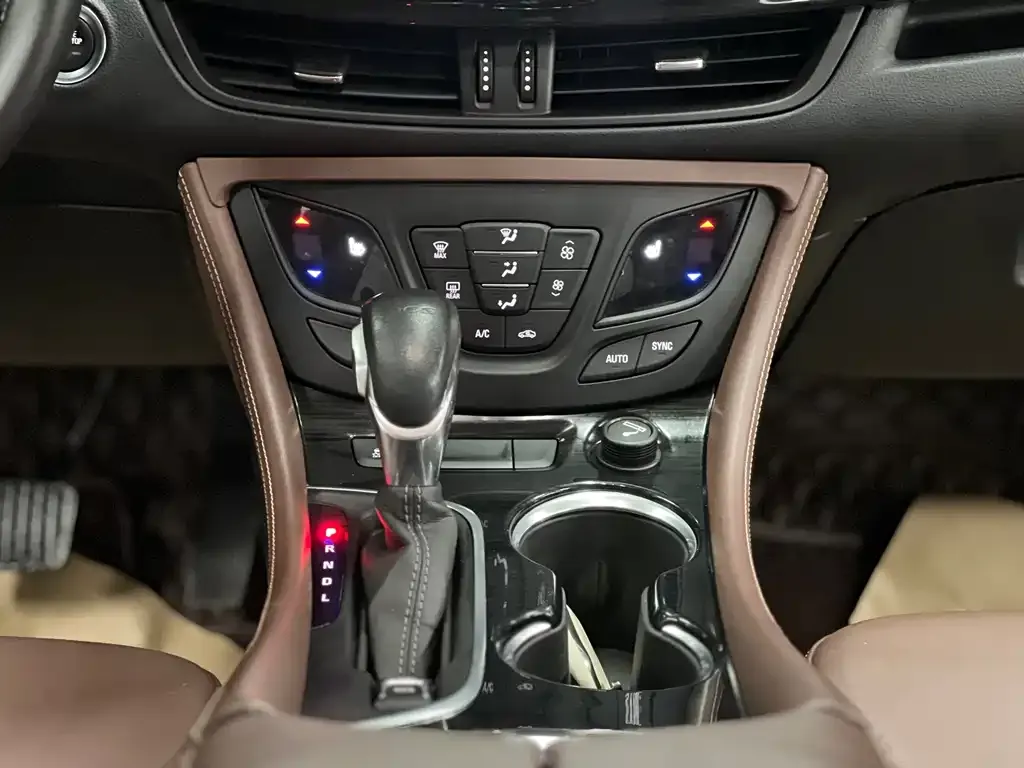 Buick Envision Plus — фото 8