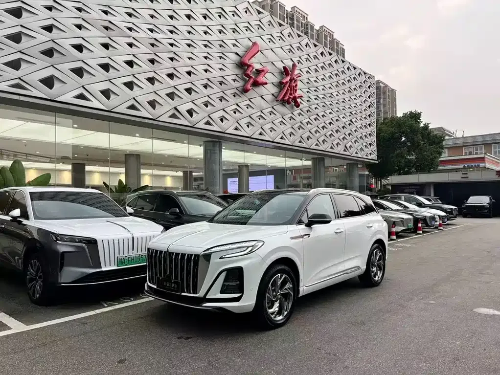 Hongqi HS3 — фото 1