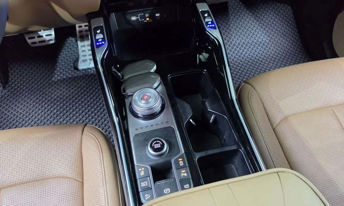 Kia Sorento — фото 9