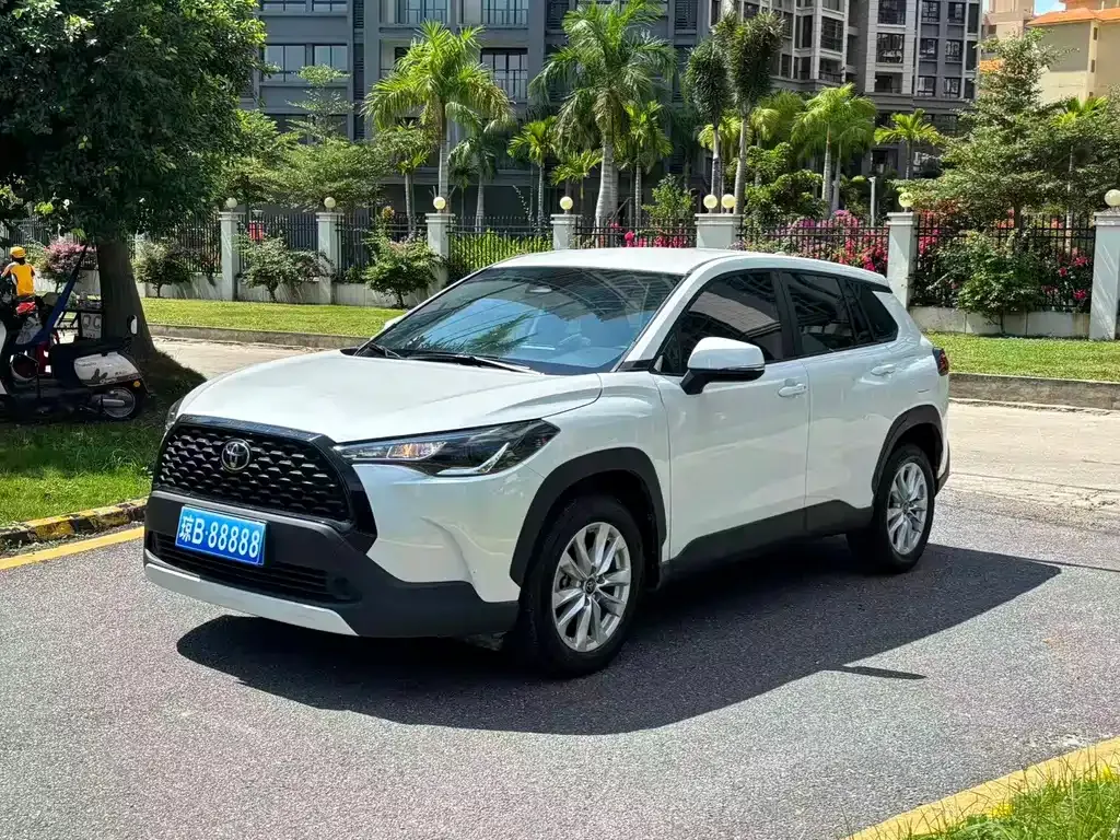 Toyota Corolla Cross — фото 1