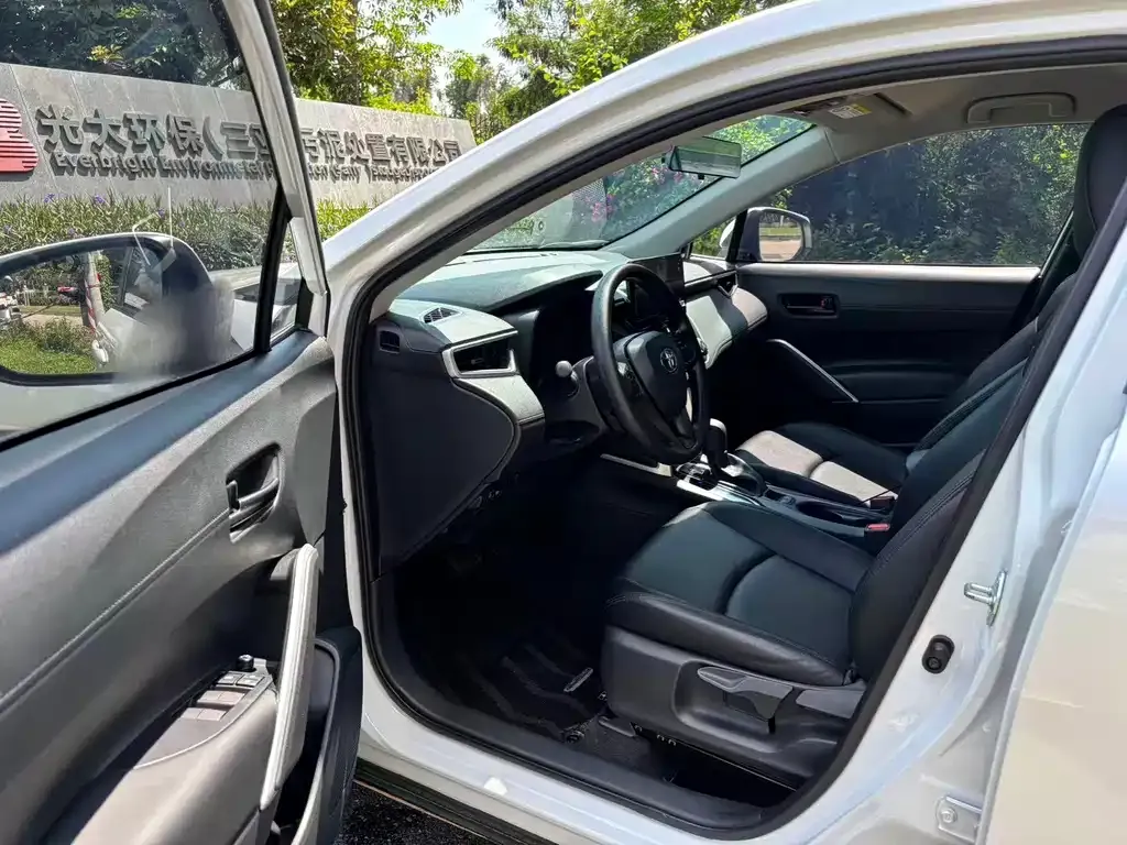 Toyota Corolla Cross — фото 2