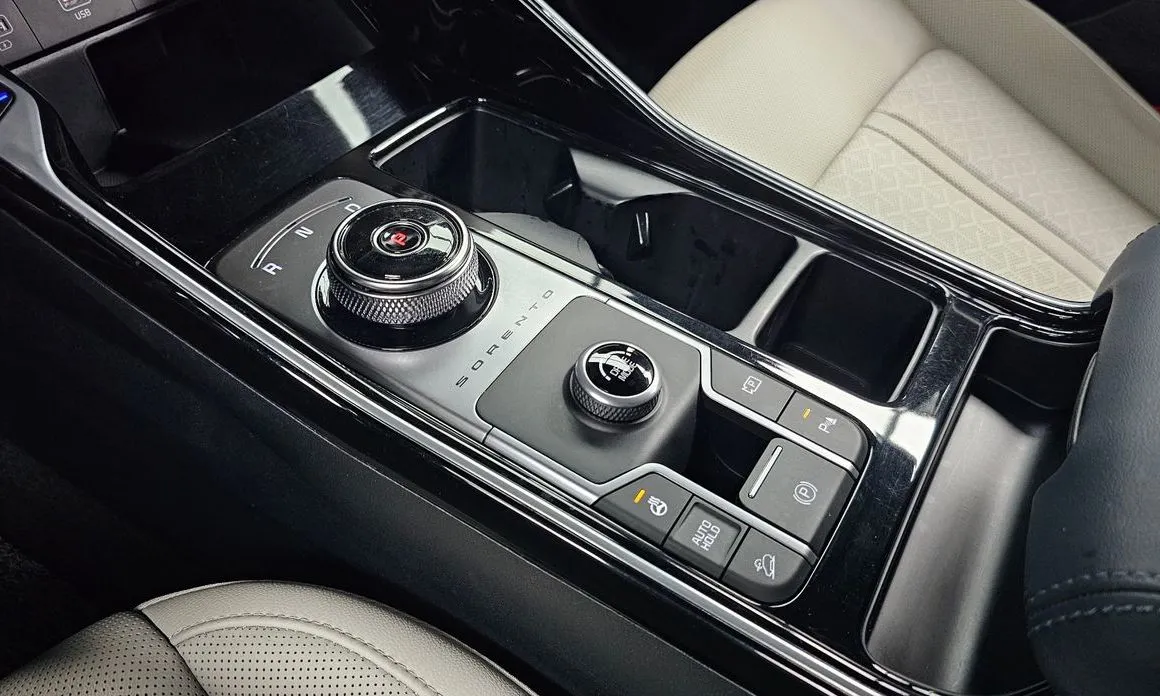 Kia Sorento — фото 6