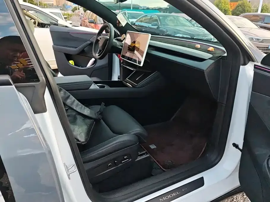 Tesla Model Y L — фото 3