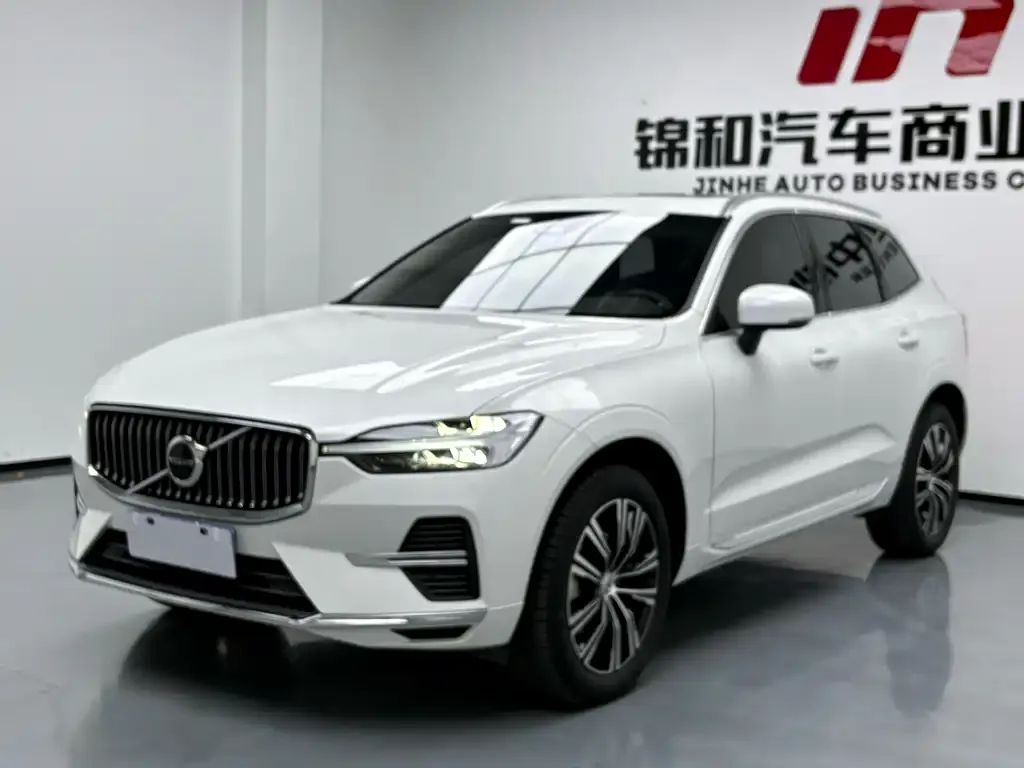Volvo XC60 — фото 1
