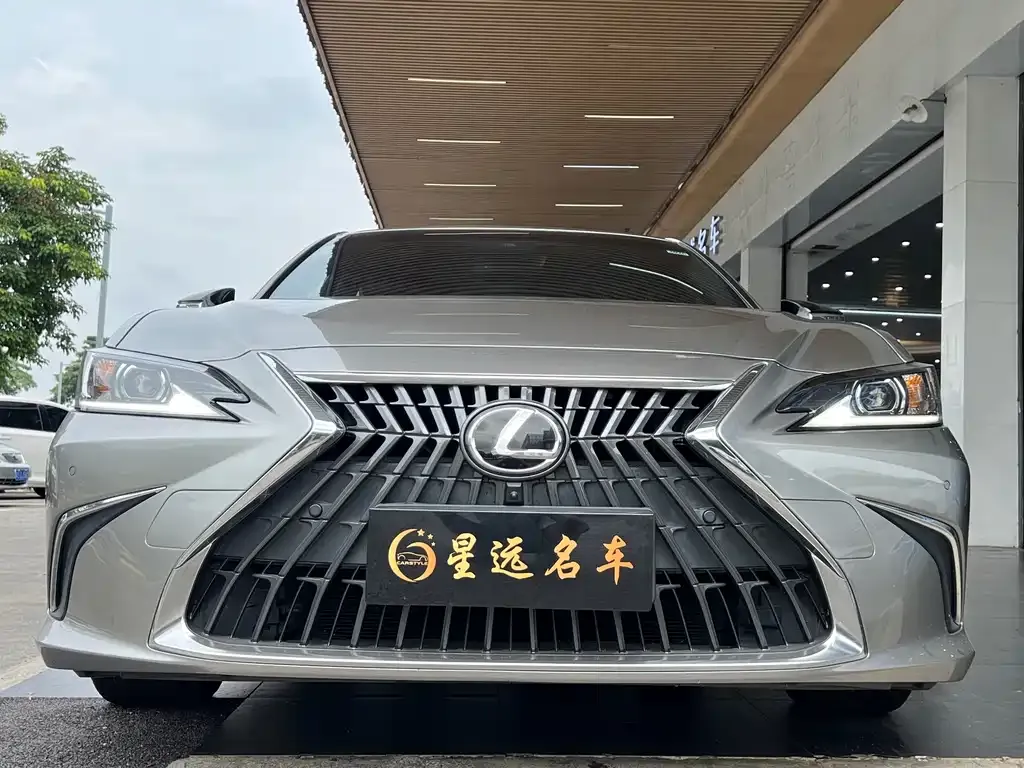 Lexus ES — фото 10