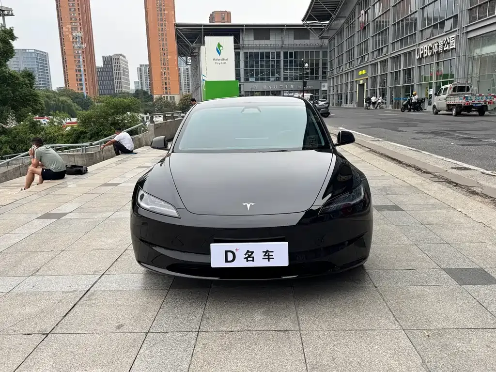 Tesla Model 3 — фото 9