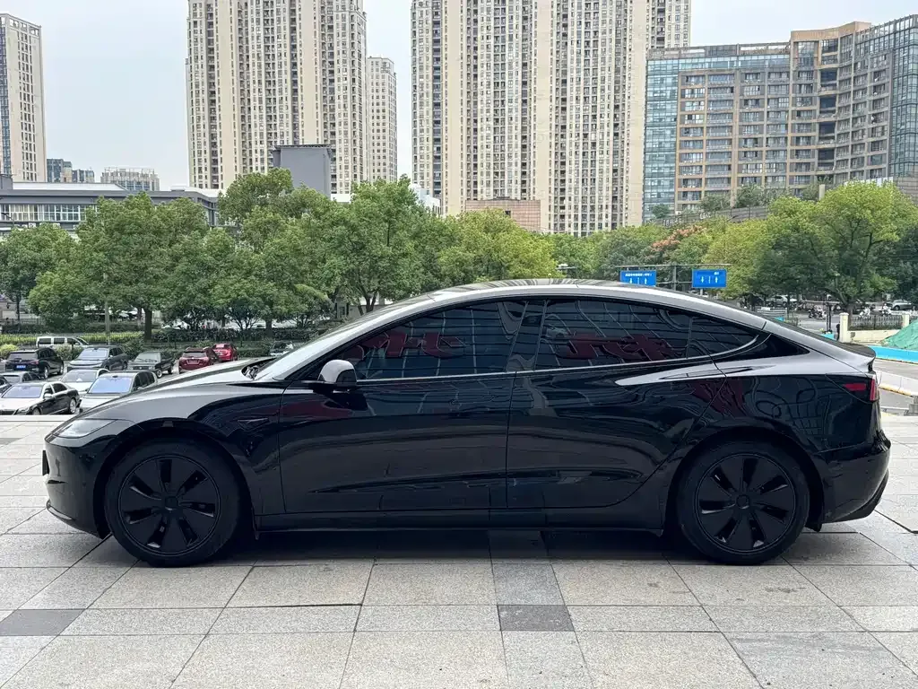 Tesla Model 3 — фото 4
