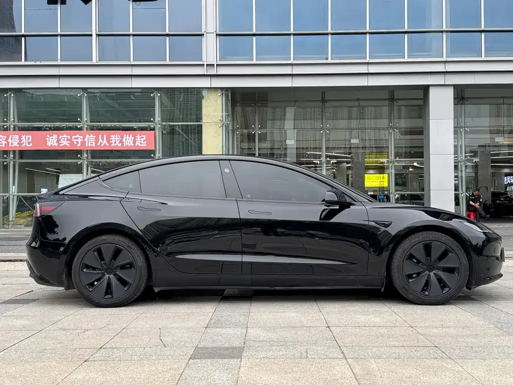 Tesla Model 3 — фото 6
