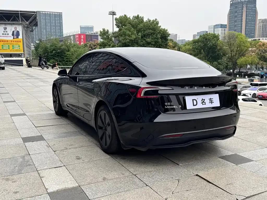 Tesla Model 3 — фото 2