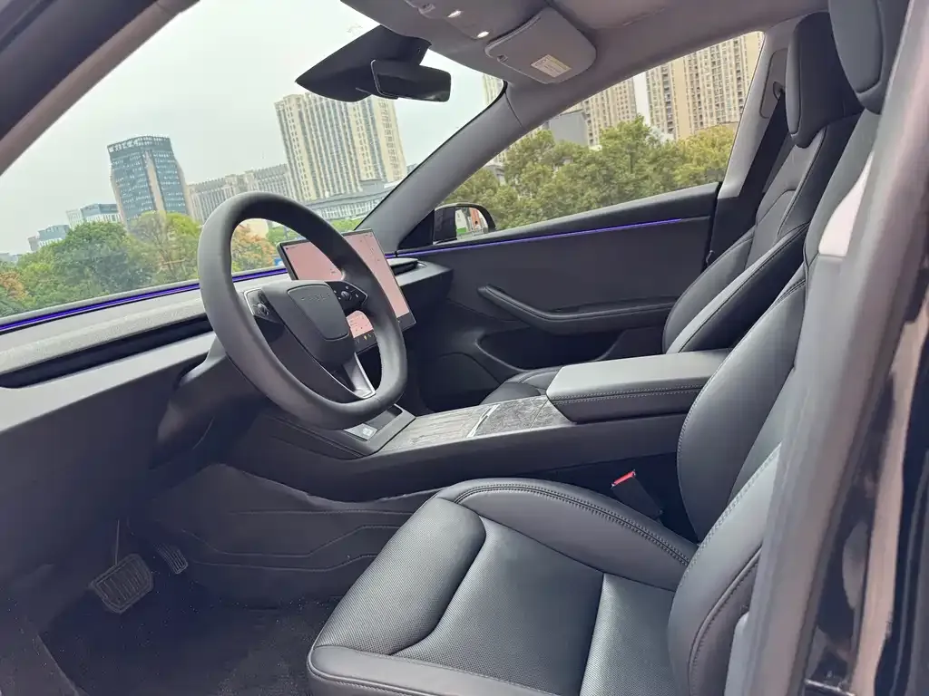 Tesla Model 3 — фото 10