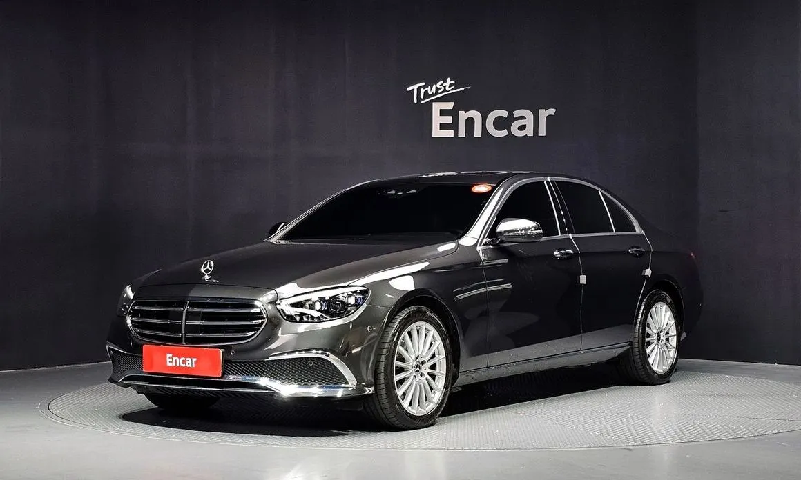 Mercedes-Benz E-Class — фото 1