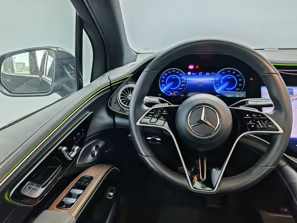 Mercedes-Benz EQS SUV — фото 3