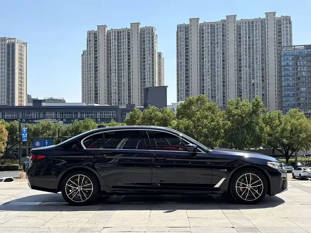 BMW 5 Series New Energy — фото 3