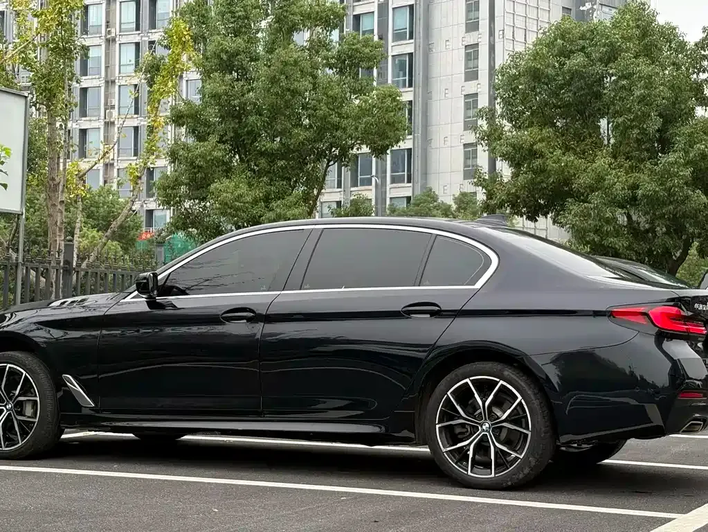 BMW 5 Series — фото 10