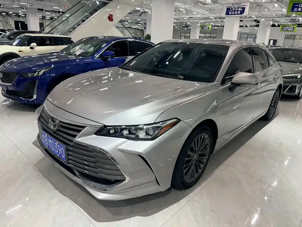 Toyota Avalon — фото 1