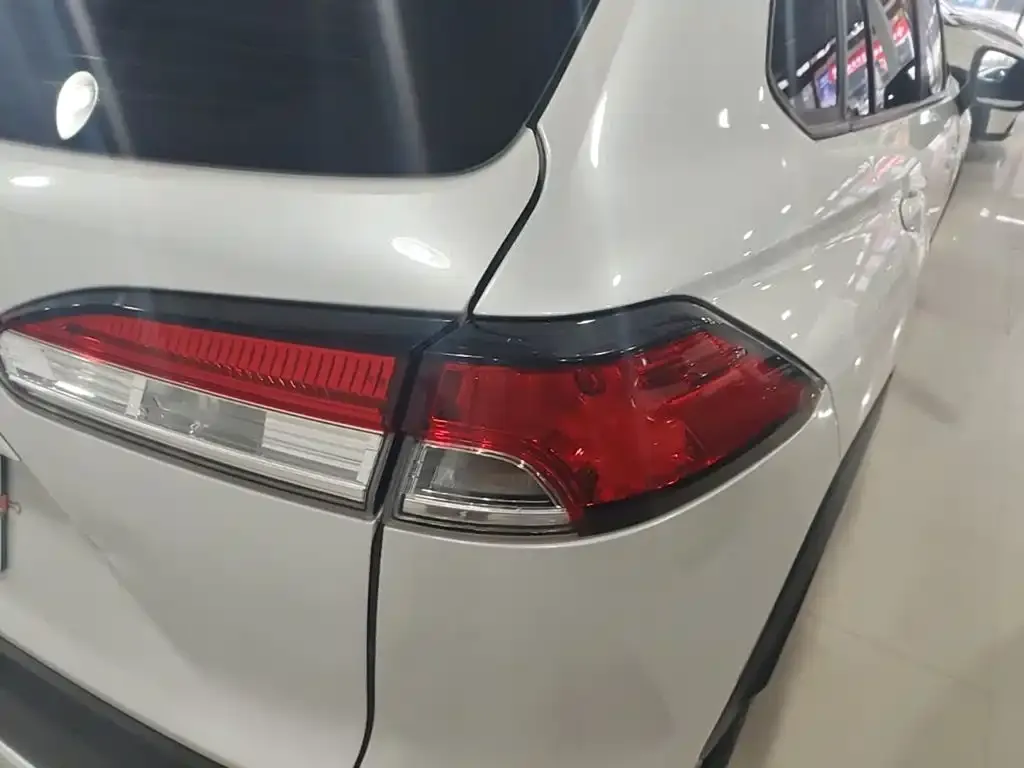 Toyota Corolla Cross — фото 9