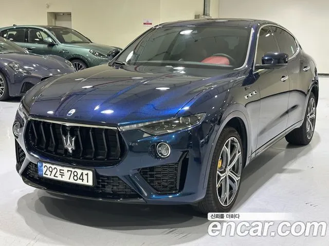 Maserati Levante — фото 1