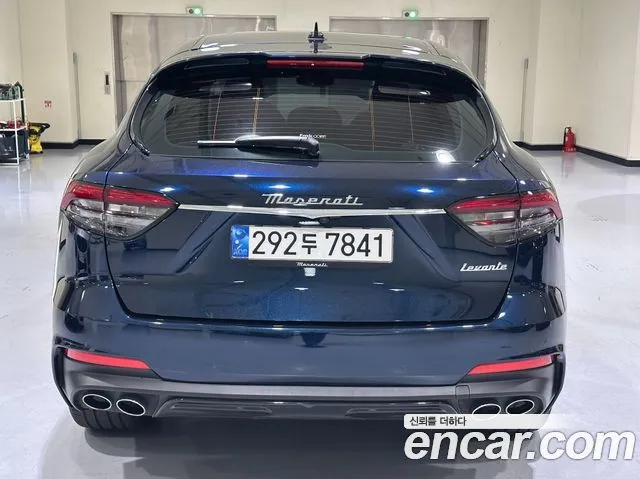 Maserati Levante — фото 2