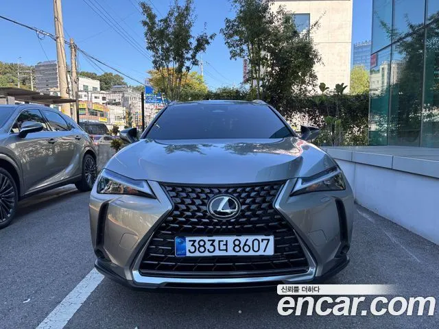 Lexus UX — фото 1