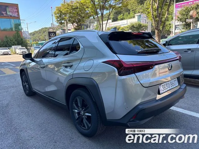 Lexus UX — фото 8