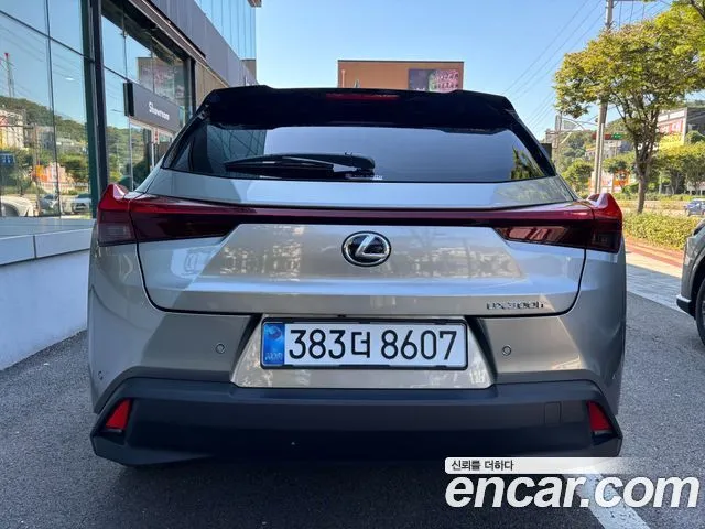 Lexus UX — фото 2