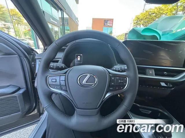 Lexus UX — фото 3