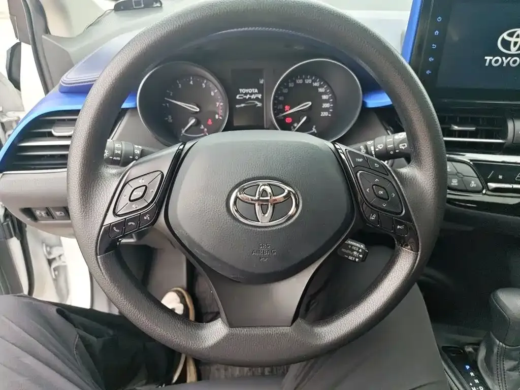 Toyota C-HR — фото 4