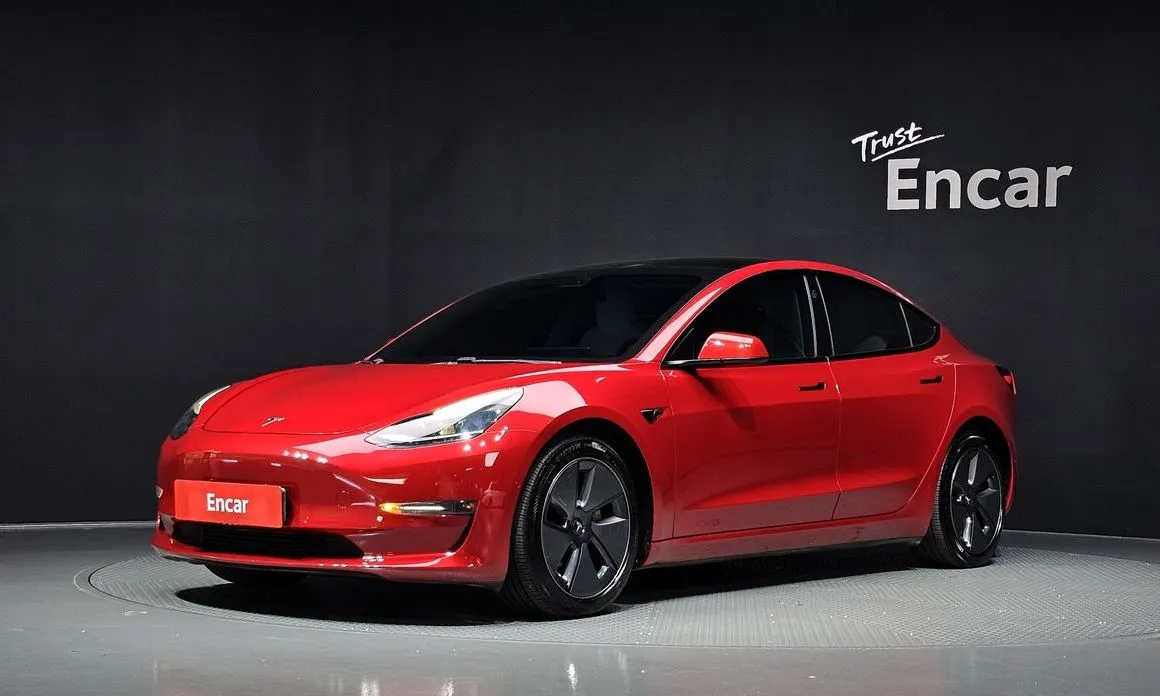 Tesla Model 3 — фото 1