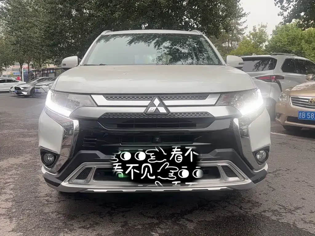 Mitsubishi Outlander — фото 8