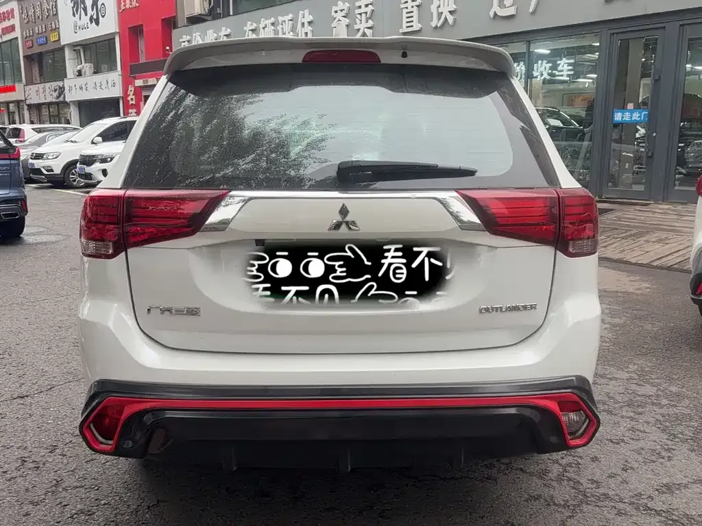 Mitsubishi Outlander — фото 3