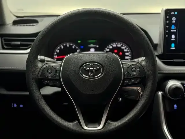 Toyota RAV4 — фото 10