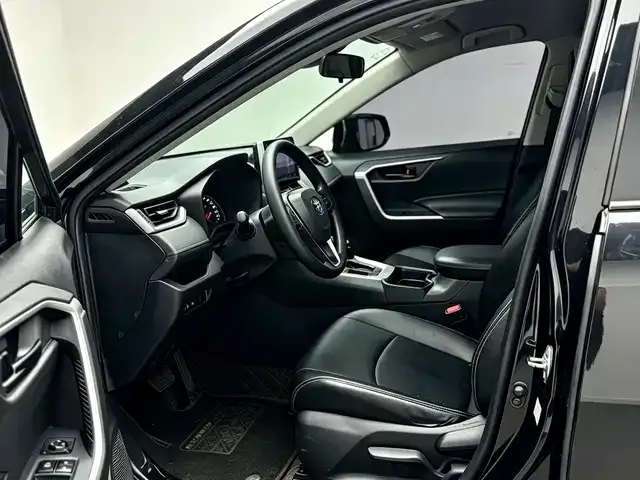 Toyota RAV4 — фото 2