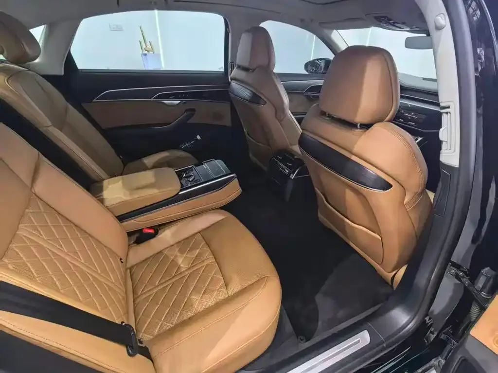 Audi A8 — фото 8