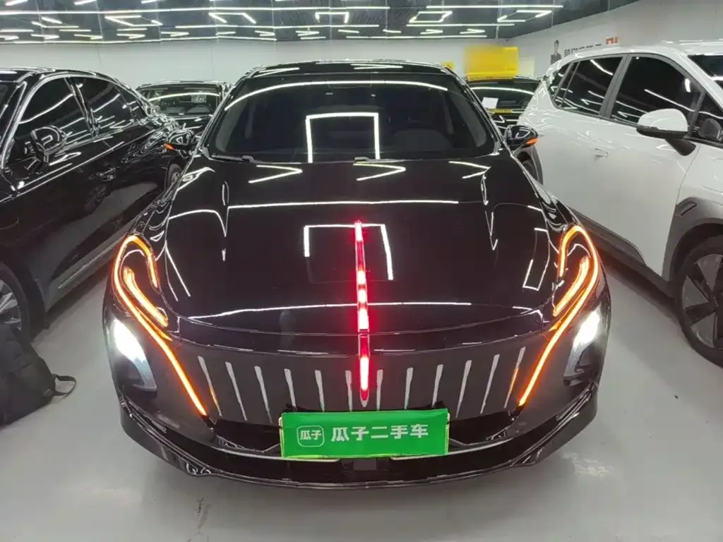 Hongqi E-QM5 — фото 4