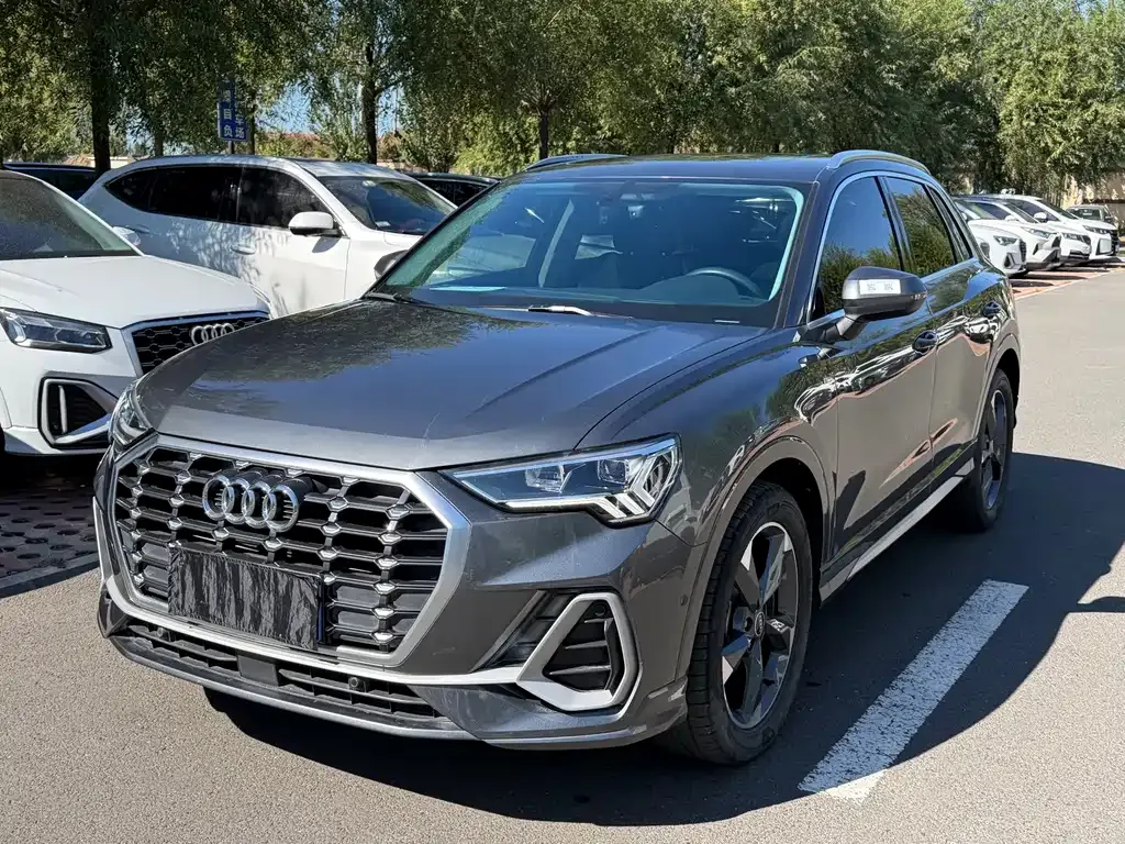 Audi Q3 — фото 1