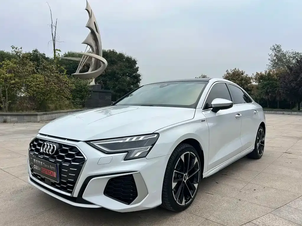 Audi A3 — фото 1