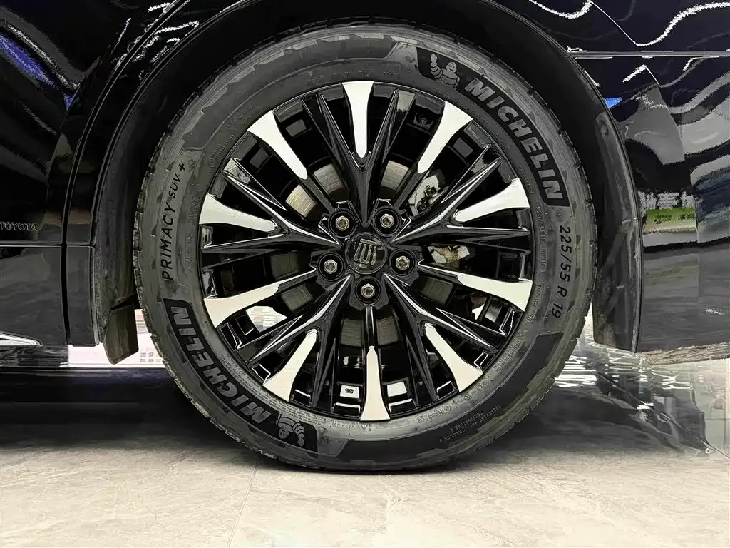 Toyota Vellfire — фото 6