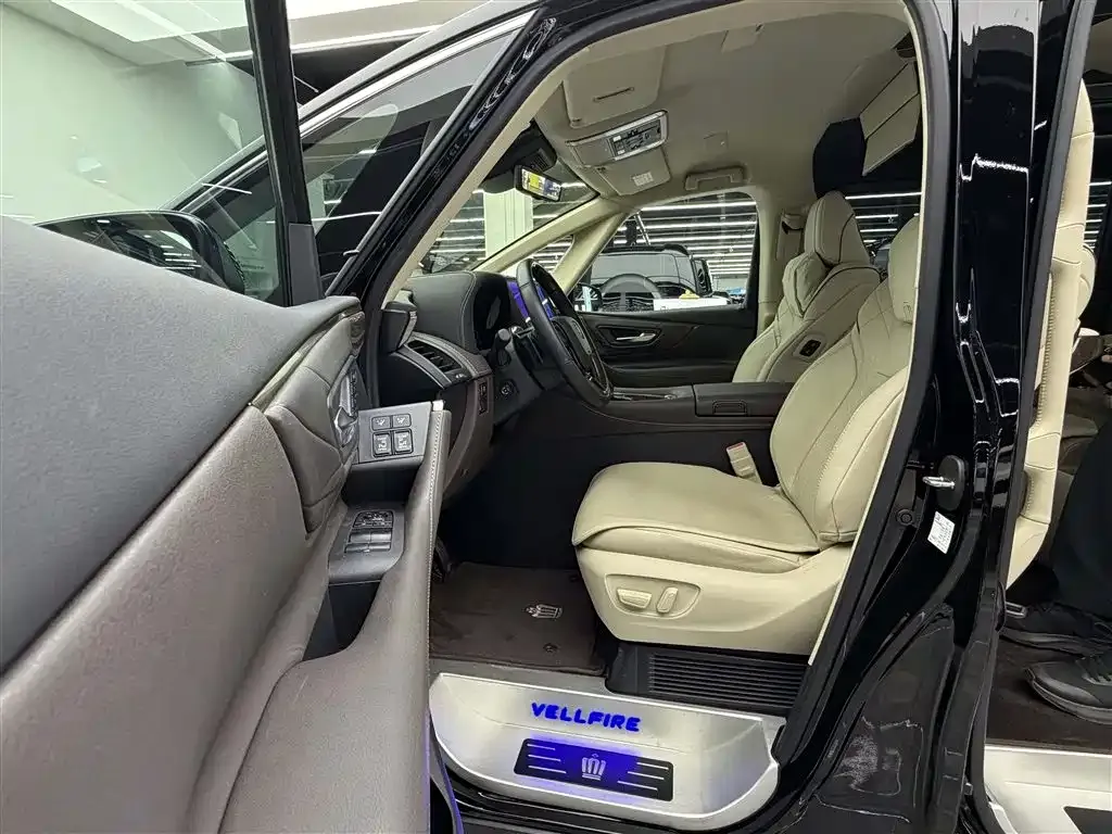 Toyota Vellfire — фото 9