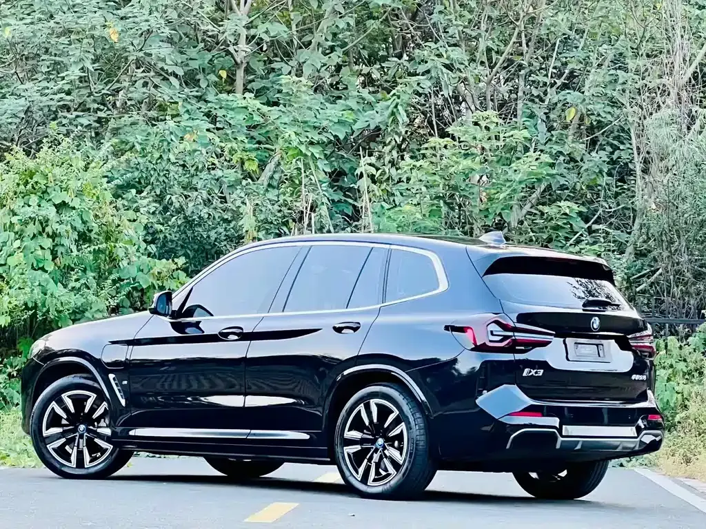 BMW iX3 — фото 5