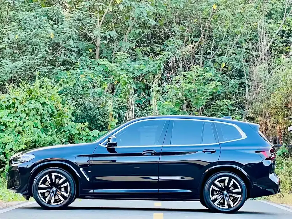 BMW iX3 — фото 6