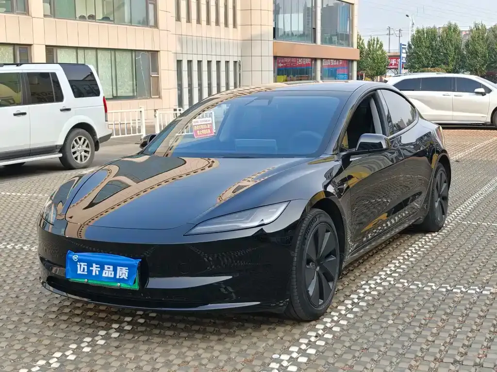 Tesla Model 3 — фото 1