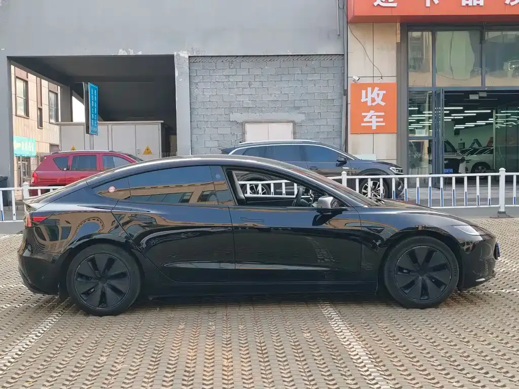 Tesla Model 3 — фото 8
