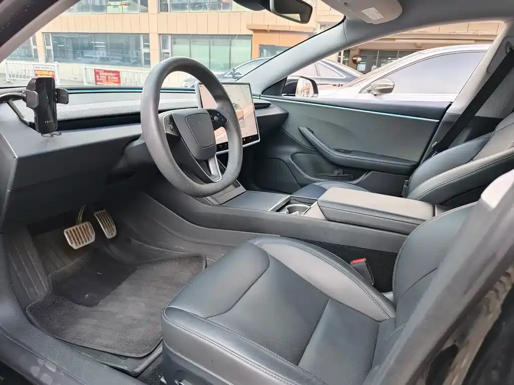 Tesla Model 3 — фото 5