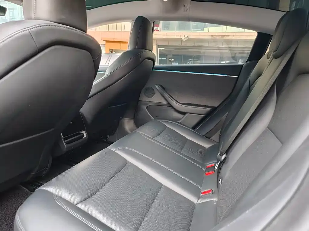 Tesla Model 3 — фото 2