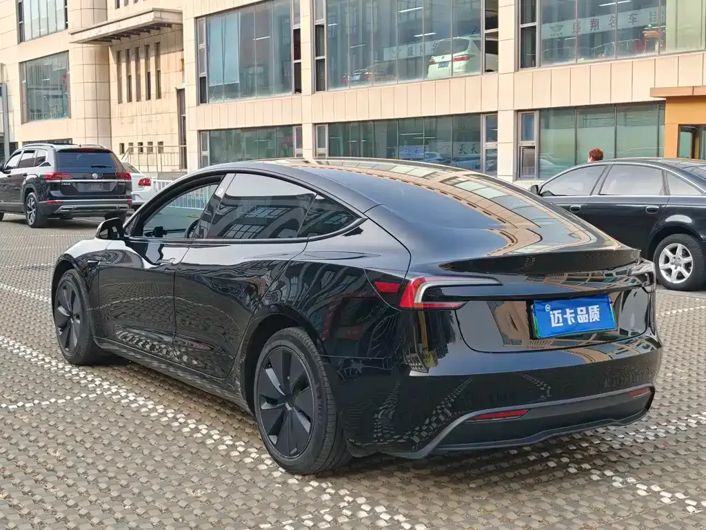 Tesla Model 3 — фото 3
